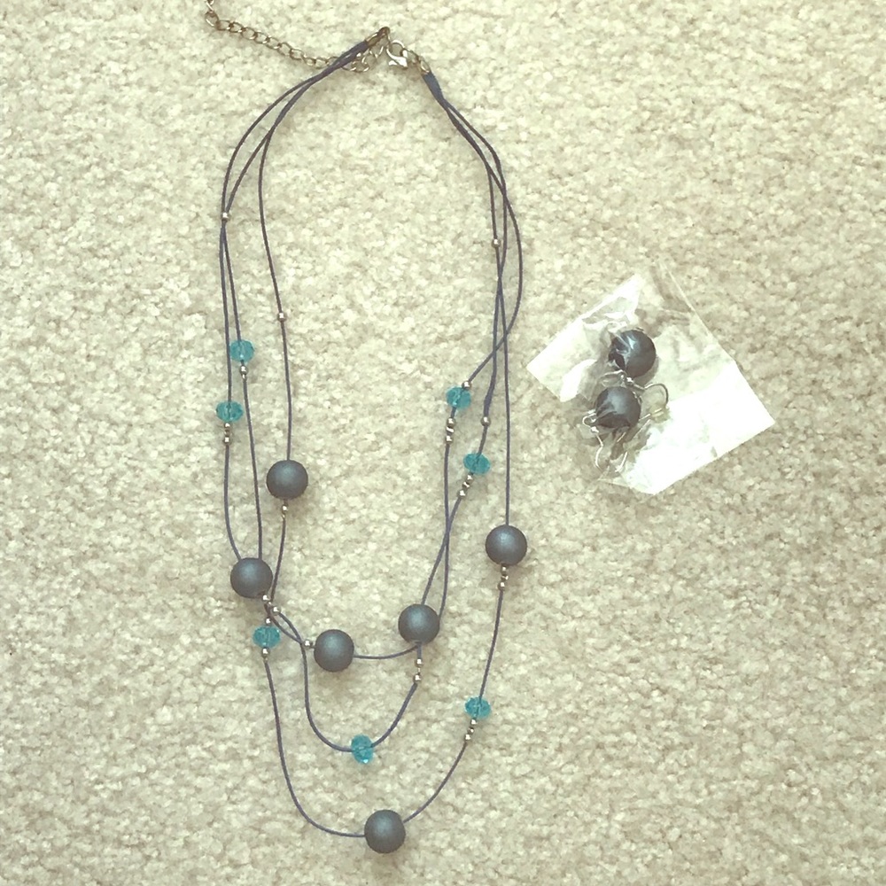 Beaded necklace and earring set, no brand